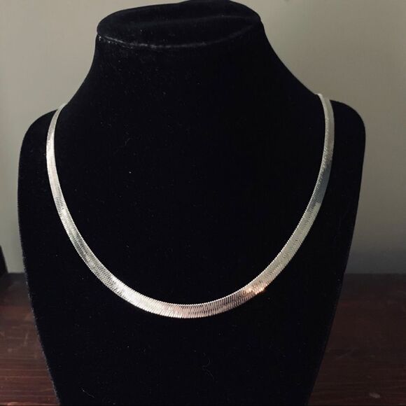 🌷Only One left 🌷Necklace silver Plated - Picture 1 of 2